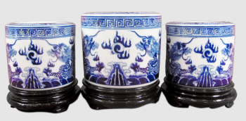 Nên dùng bát hương bằng đồng hay bằng sứ để thờ cúng